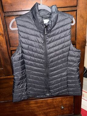 Old Navy Women's Black Quilted Puffer Vest